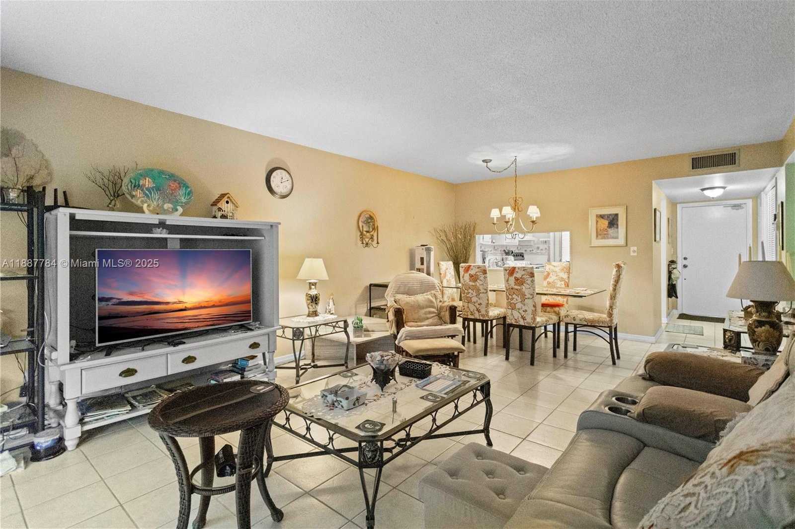 Small Image of 4800 HILLCREST LN #101, Hollywood Number 13