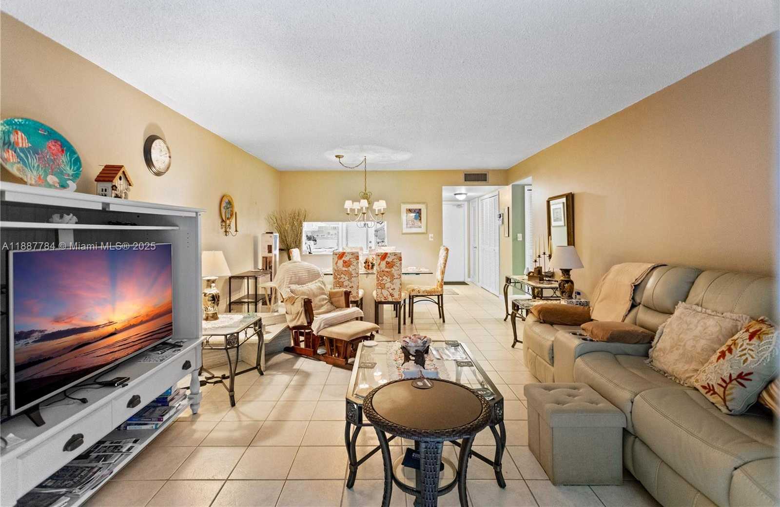 Small Image of 4800 HILLCREST LN #101, Hollywood Number 14