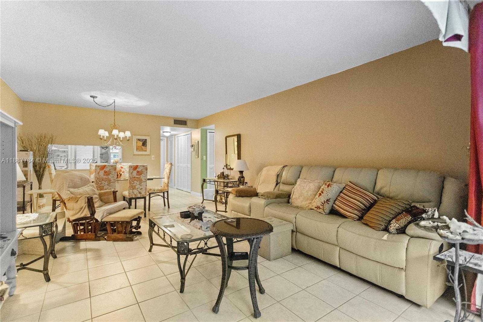 Small Image of 4800 HILLCREST LN #101, Hollywood Number 15