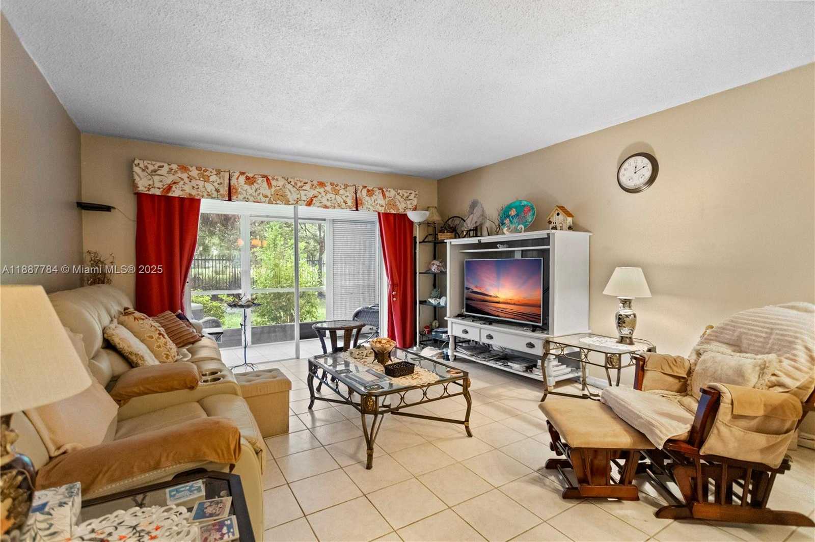 Small Image of 4800 HILLCREST LN #101, Hollywood Number 16