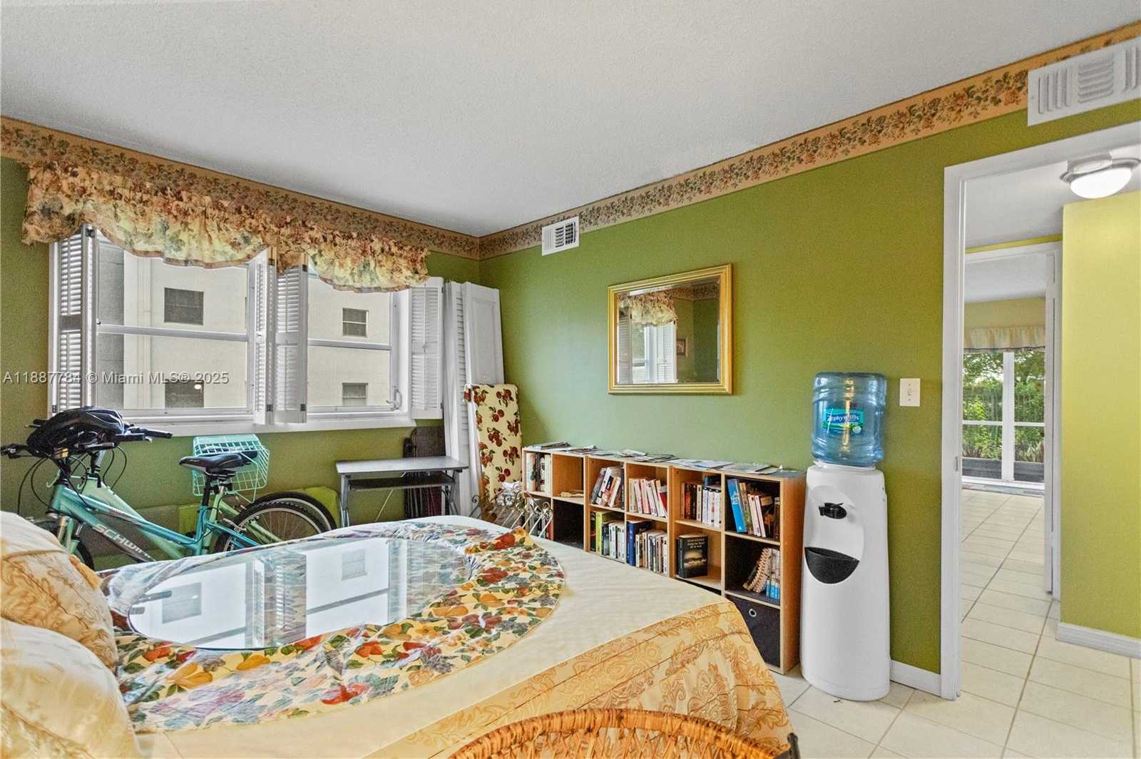 Small Image of 4800 HILLCREST LN #101, Hollywood Number 17