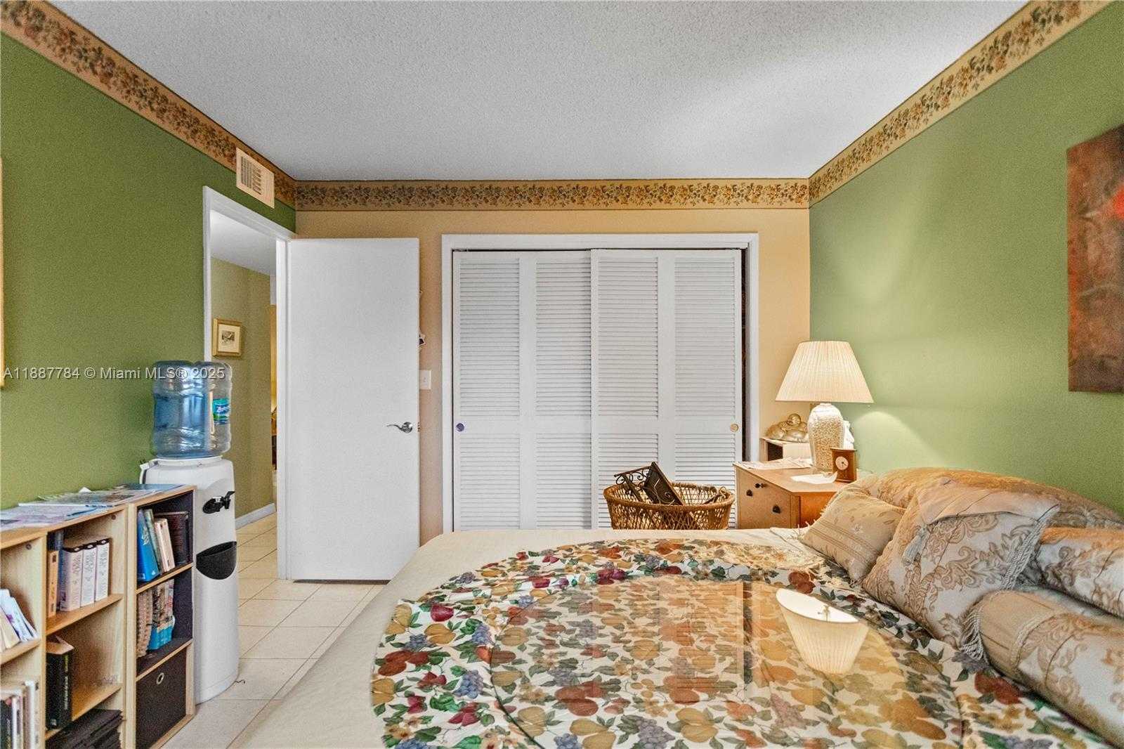 Small Image of 4800 HILLCREST LN #101, Hollywood Number 18