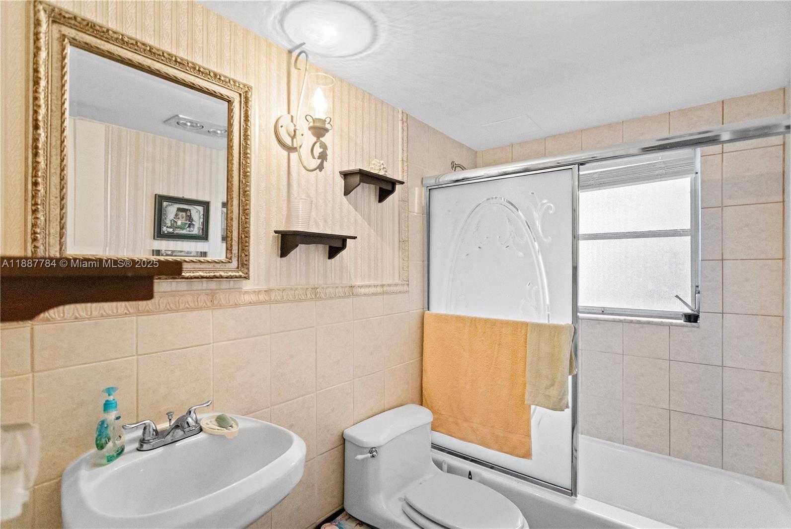 Small Image of 4800 HILLCREST LN #101, Hollywood Number 21