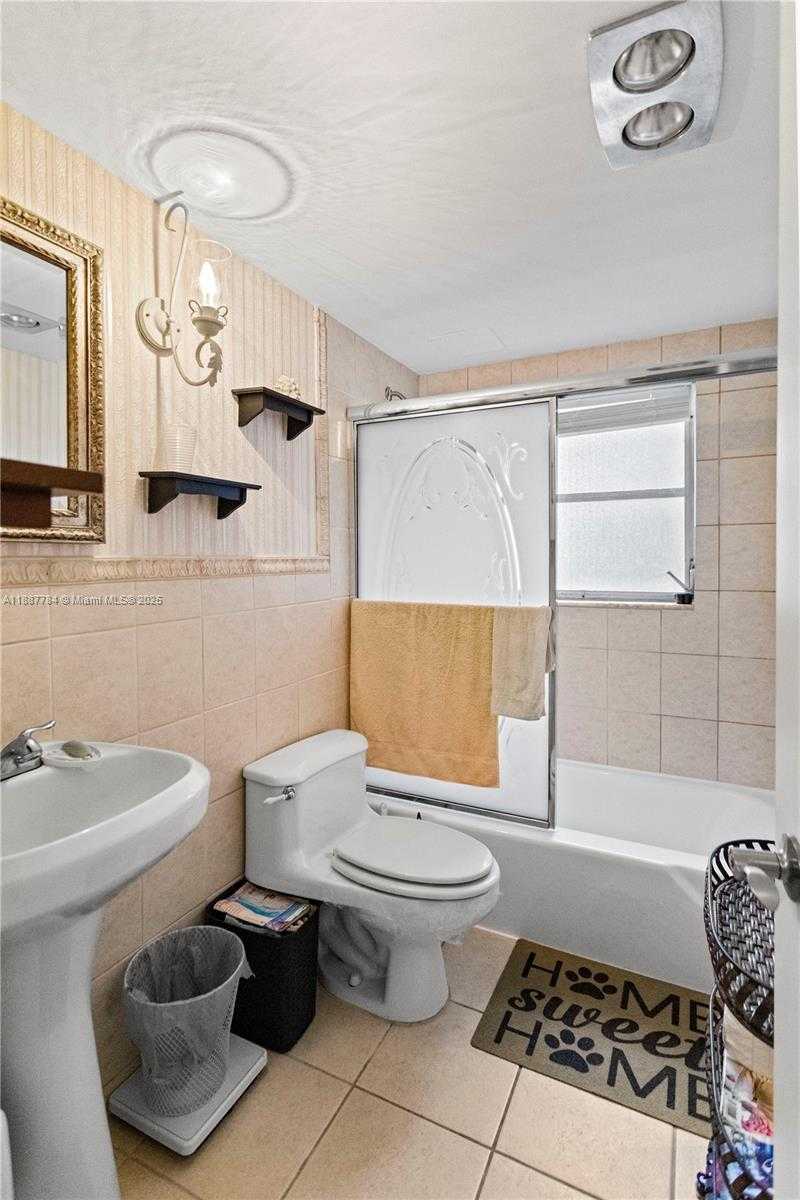 Small Image of 4800 HILLCREST LN #101, Hollywood Number 22