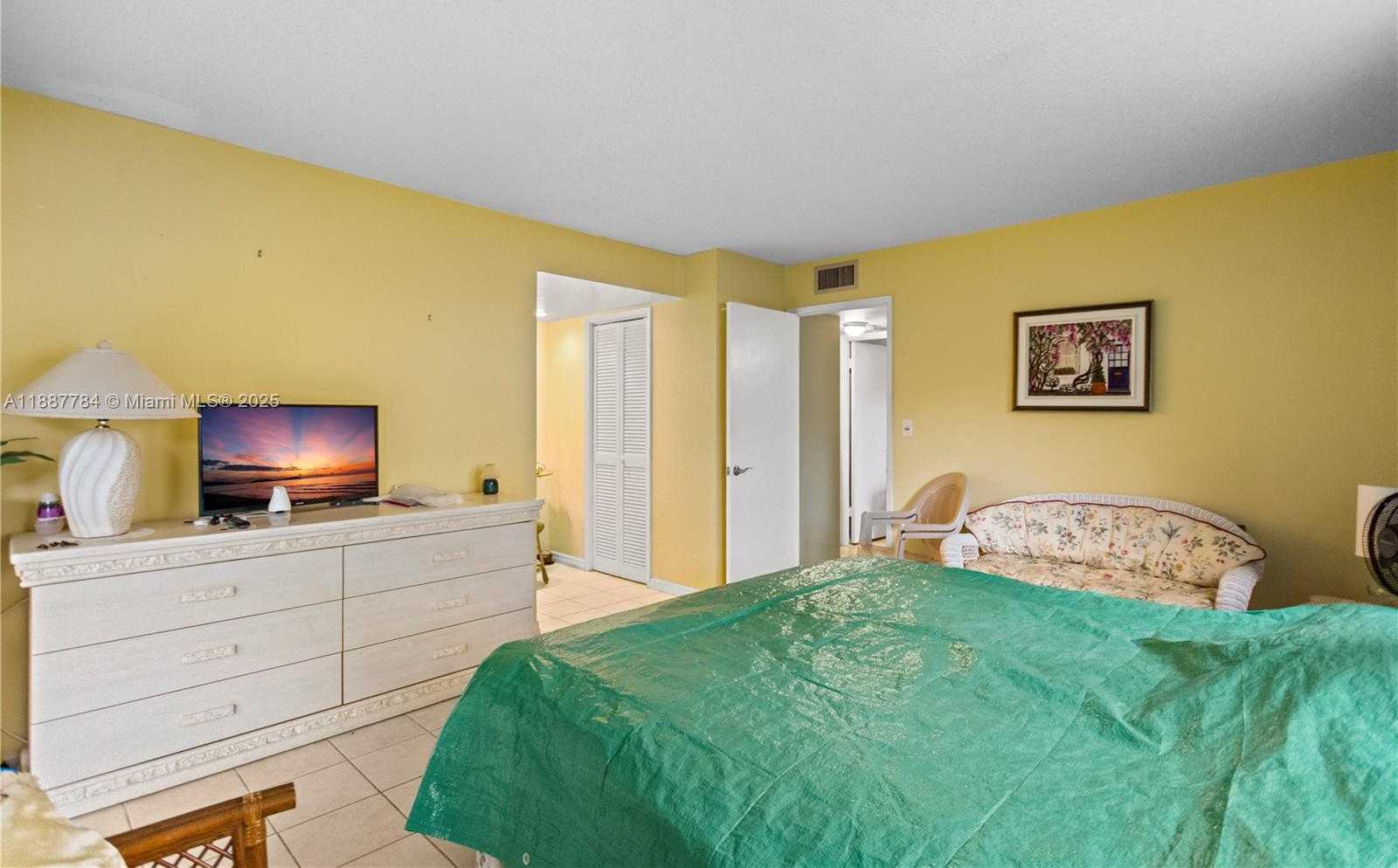 Small Image of 4800 HILLCREST LN #101, Hollywood Number 23