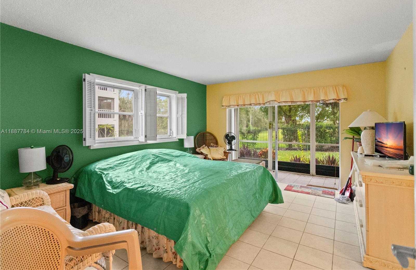 Small Image of 4800 HILLCREST LN #101, Hollywood Number 25