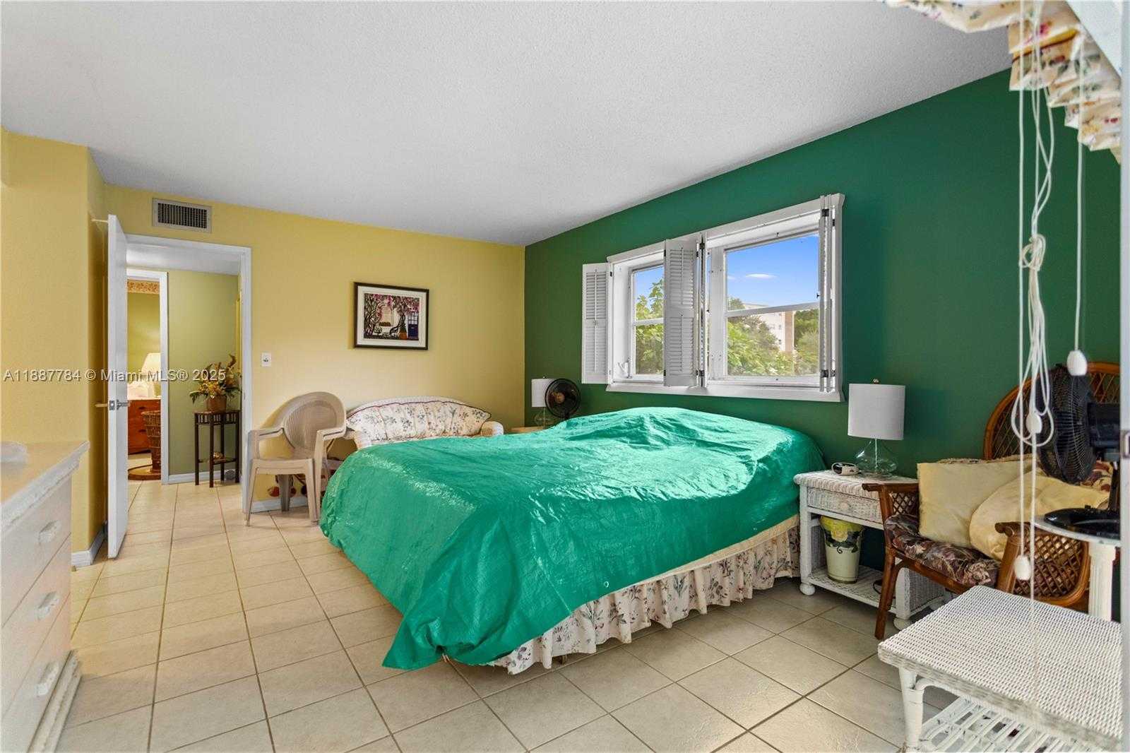 Small Image of 4800 HILLCREST LN #101, Hollywood Number 26