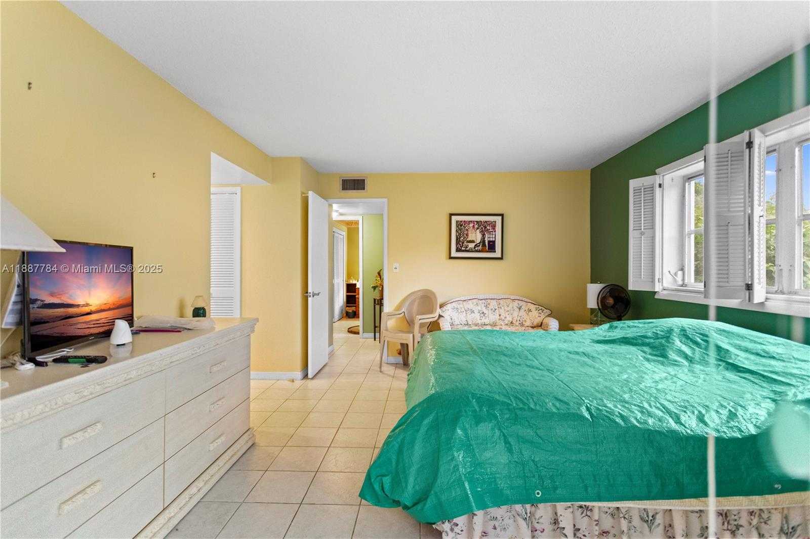 Small Image of 4800 HILLCREST LN #101, Hollywood Number 27
