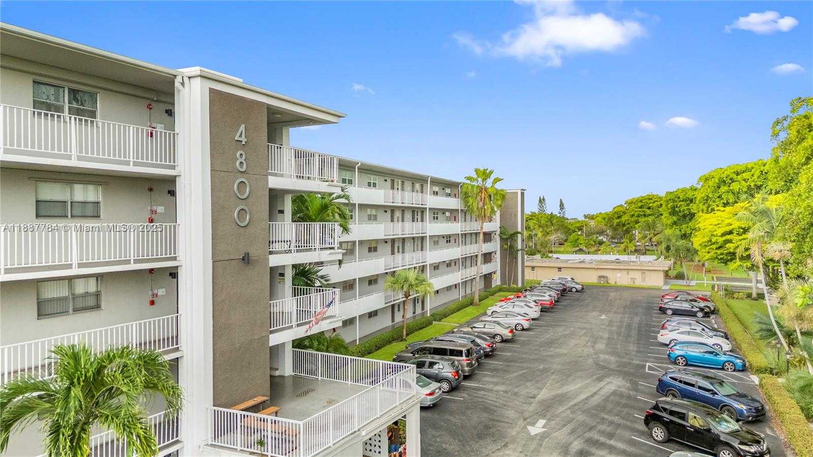Small Image of 4800 HILLCREST LN #101, Hollywood Number 29