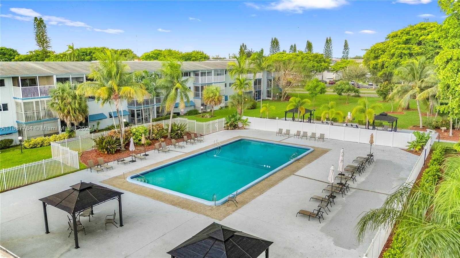 Small Image of 4800 HILLCREST LN #101, Hollywood Number 30