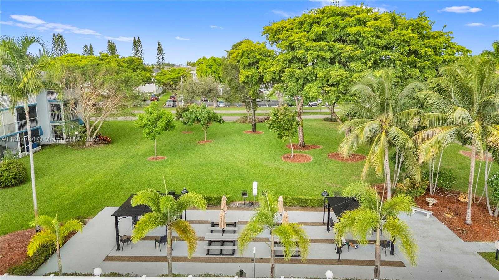 Small Image of 4800 HILLCREST LN #101, Hollywood Number 31