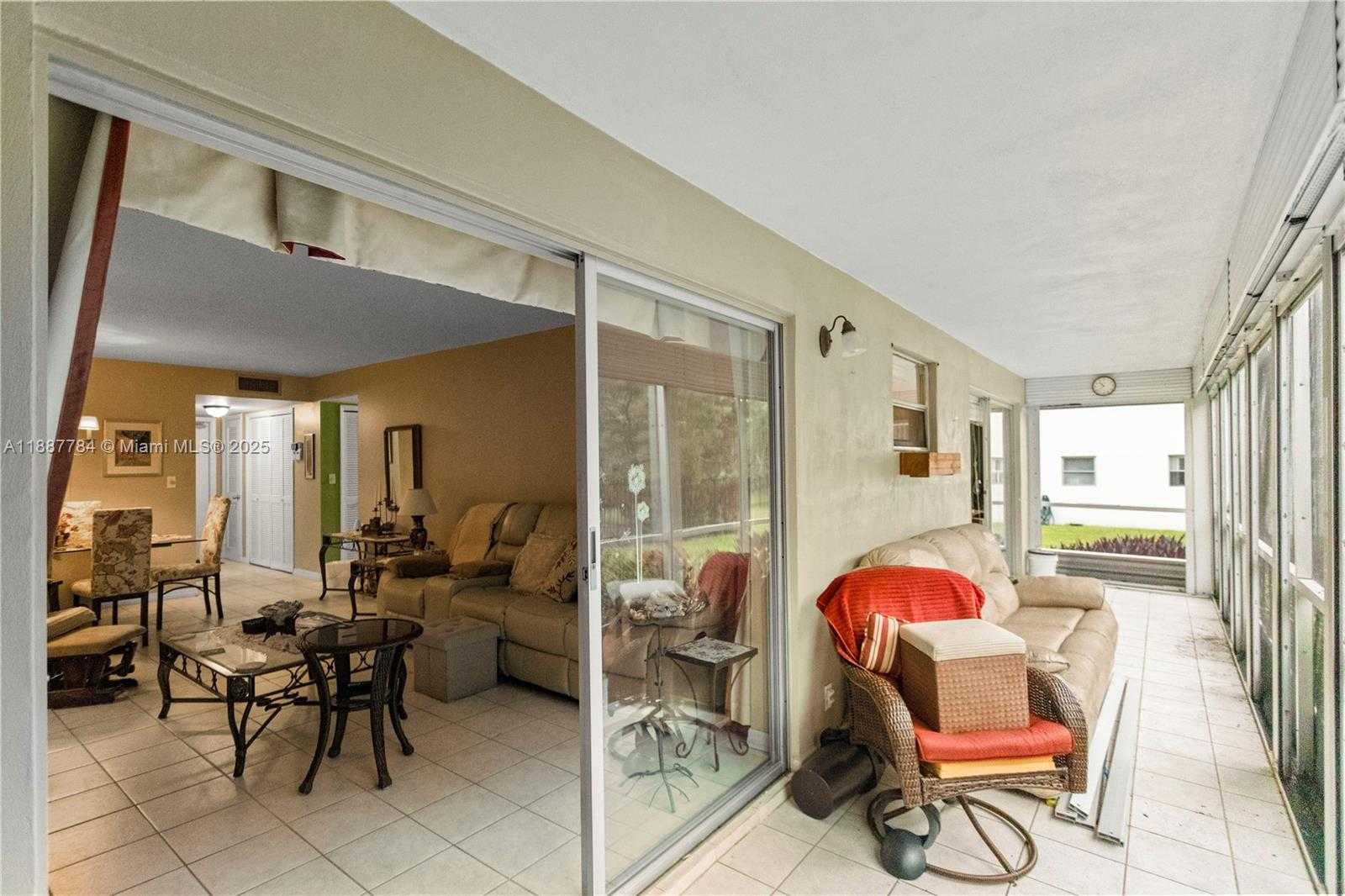 Small Image of 4800 HILLCREST LN #101, Hollywood Number 5