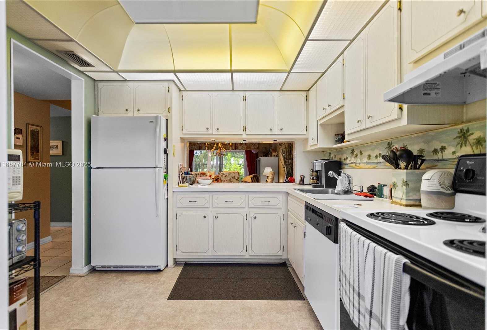 Small Image of 4800 HILLCREST LN #101, Hollywood Number 6