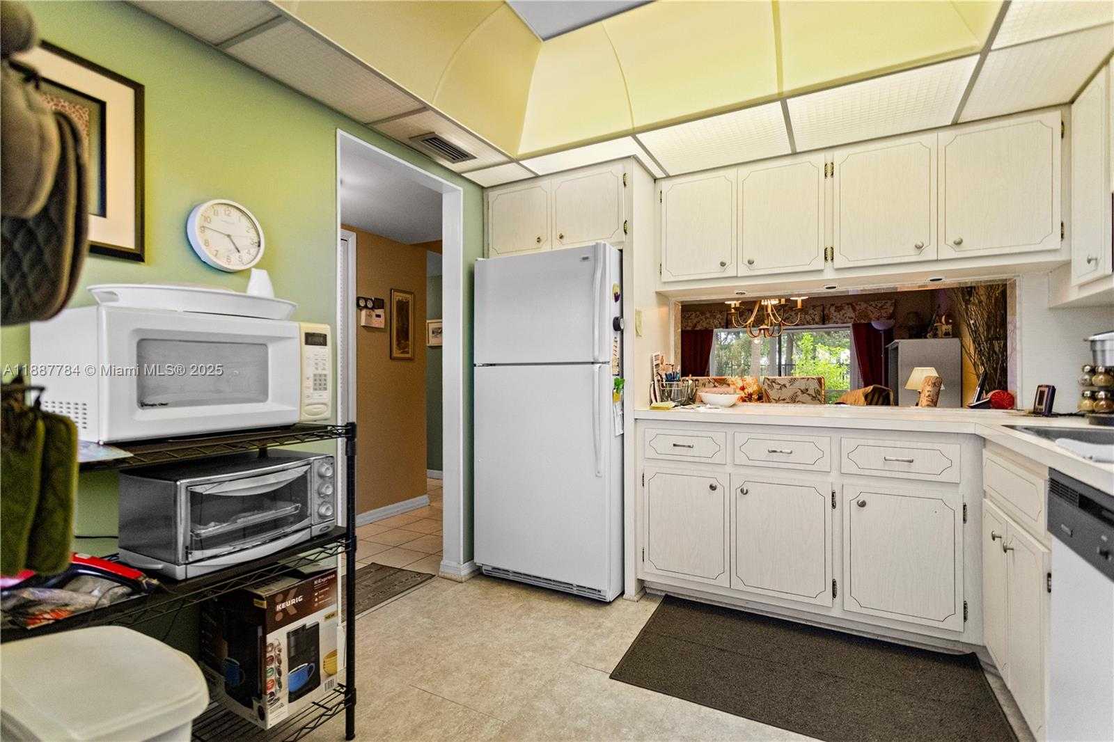 Small Image of 4800 HILLCREST LN #101, Hollywood Number 8