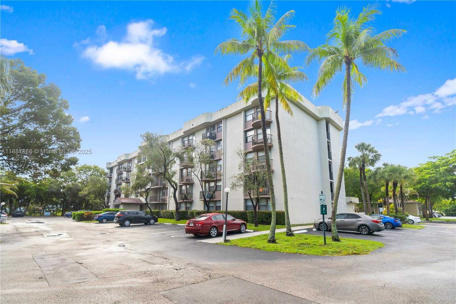 Small Image of 2701 RIVERSIDE DR #413-B, Coral Springs Number 3