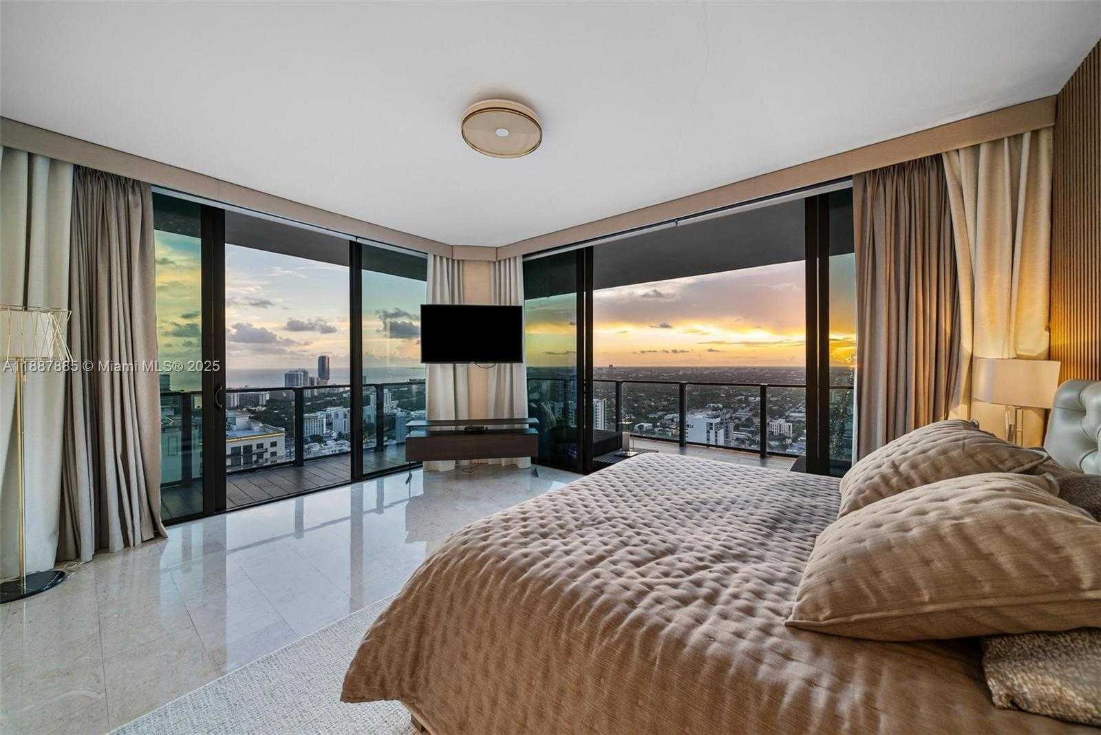 Small Image of 88 SOUTH WEST 7TH ST #3801, Miami Number 29