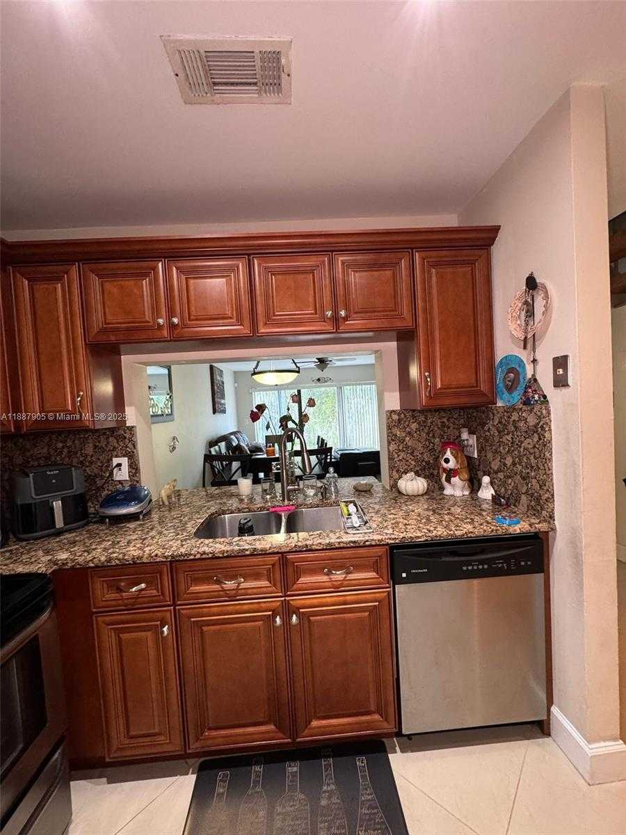 Small Image of 9204 NORTH WEST 49TH PL, Sunrise Number 6