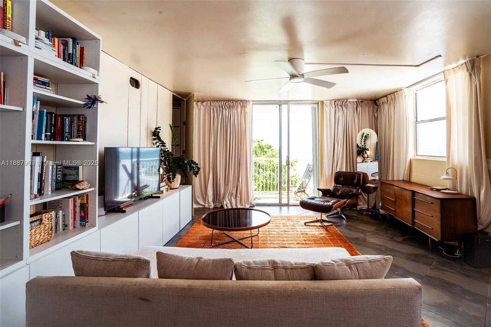 Small Image of 1801 SOUTH TREASURE DR #526, North Bay Village Number 3