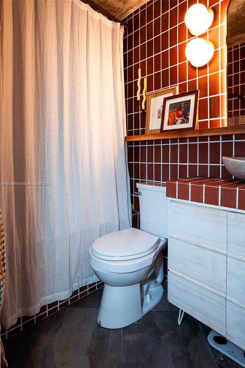 Small Image of 1801 SOUTH TREASURE DR #526, North Bay Village Number 4