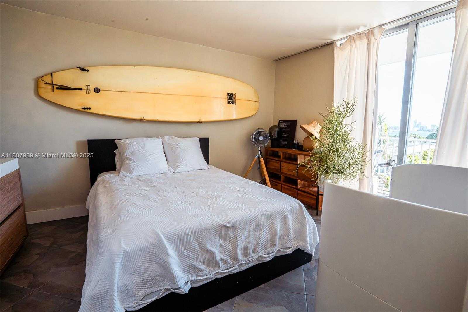 Small Image of 1801 SOUTH TREASURE DR #526, North Bay Village Number 5