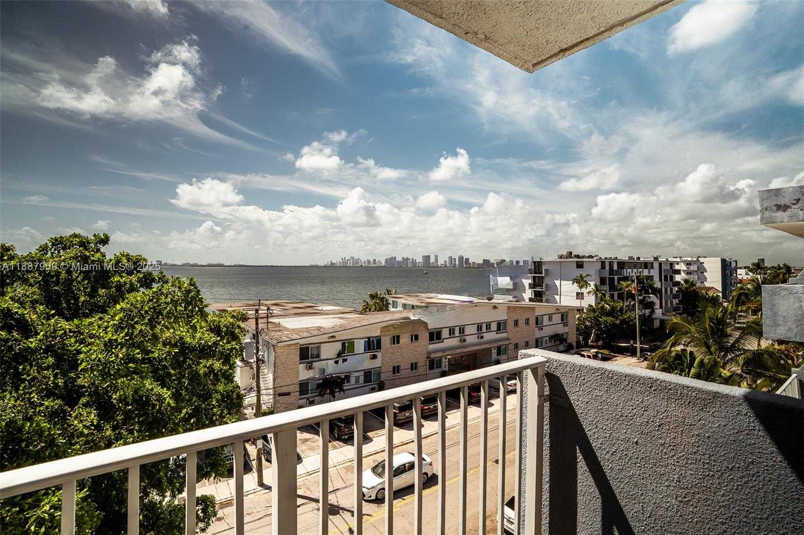 Small Image of 1801 SOUTH TREASURE DR #526, North Bay Village Number 7