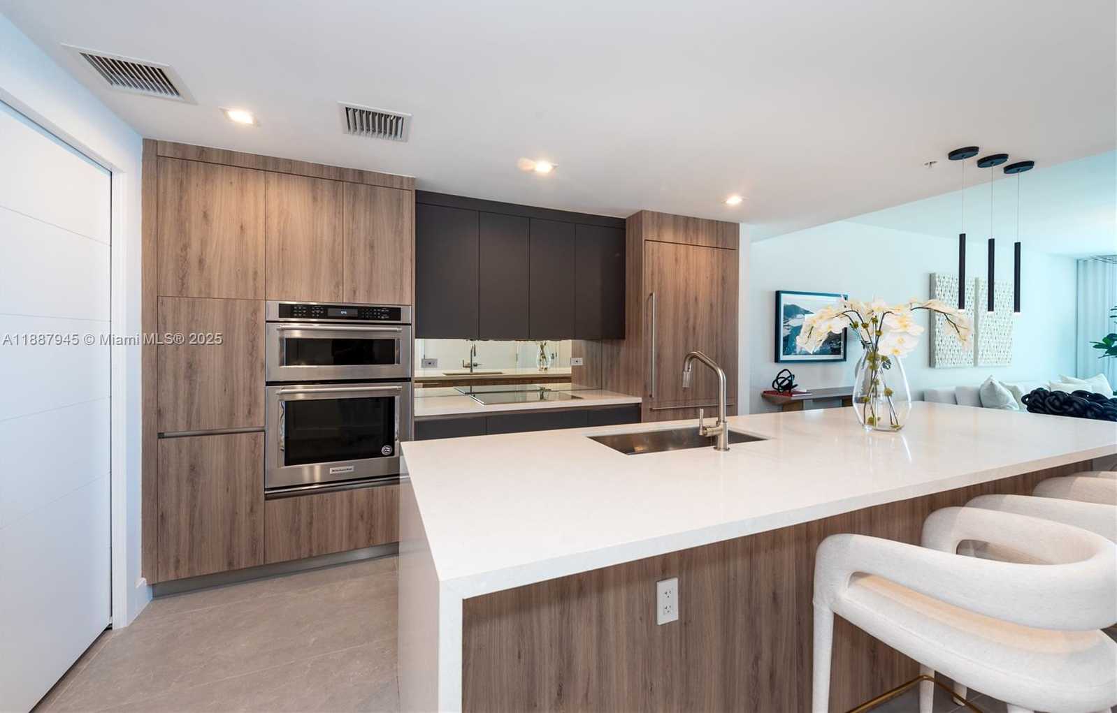 Small Image of 3801 COLLINS AVE #1502, Miami Beach Number 12