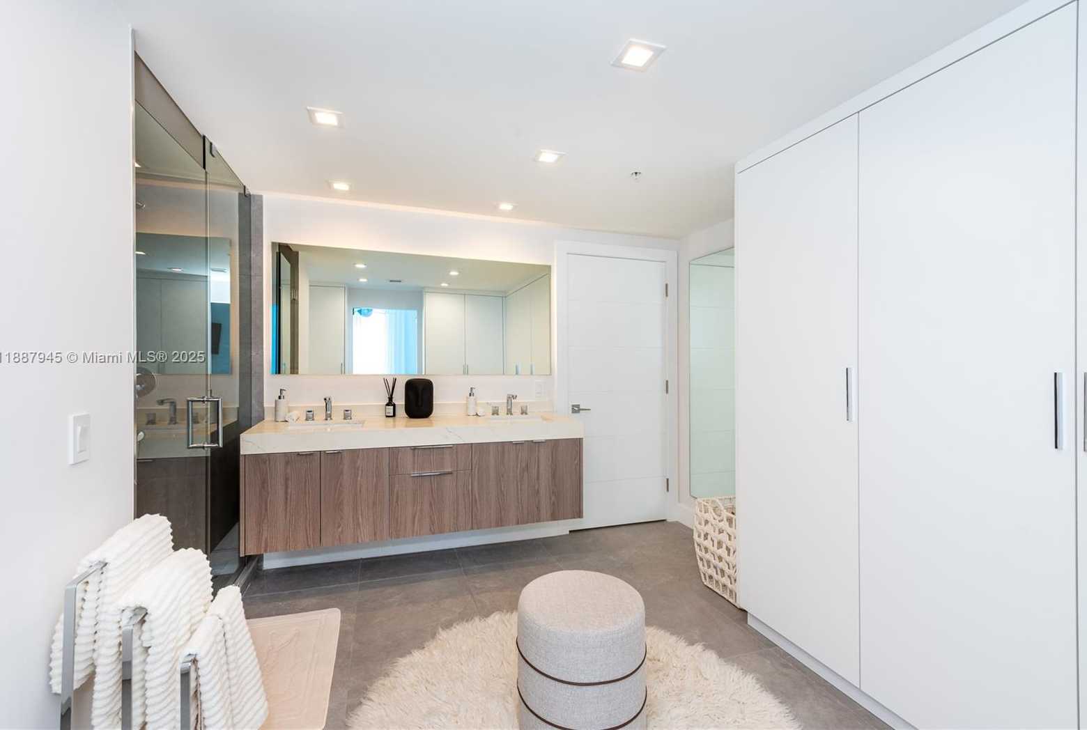Small Image of 3801 COLLINS AVE #1502, Miami Beach Number 18
