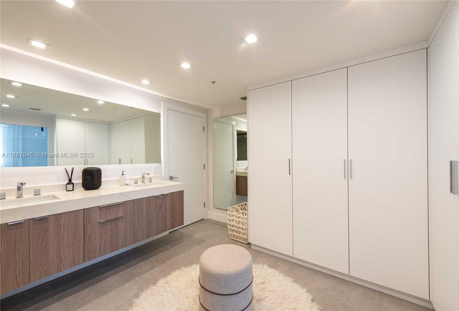 Small Image of 3801 COLLINS AVE #1502, Miami Beach Number 20