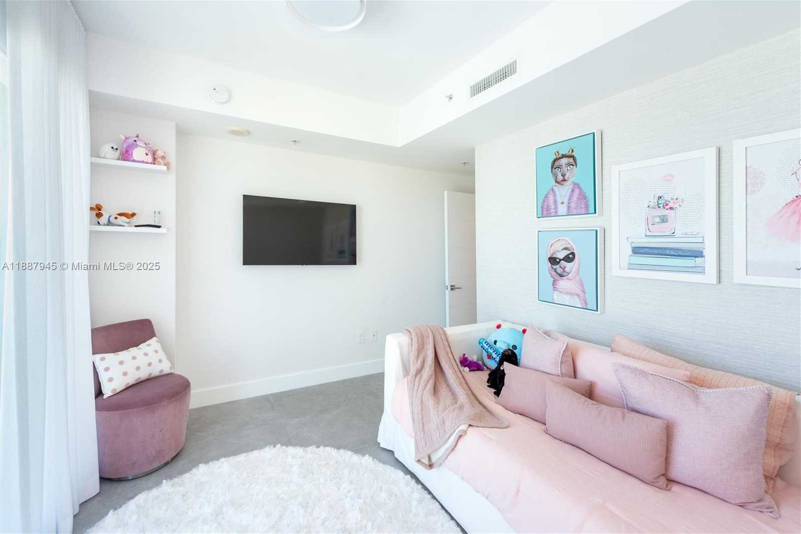 Small Image of 3801 COLLINS AVE #1502, Miami Beach Number 25