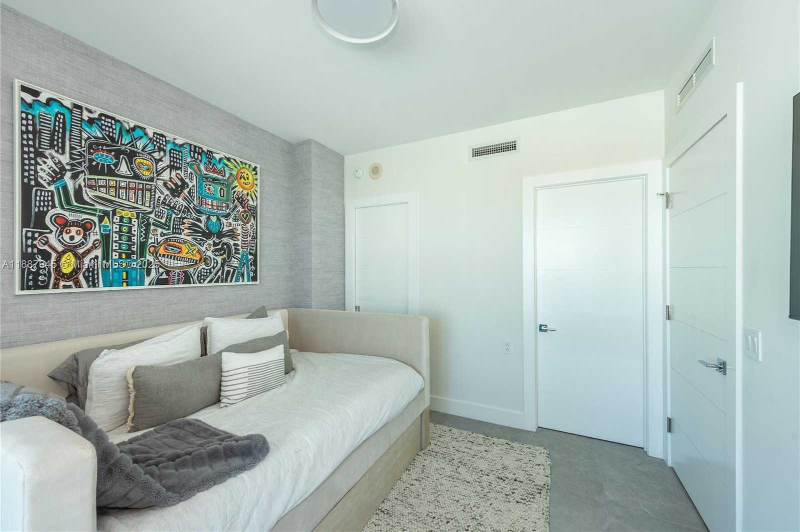 Small Image of 3801 COLLINS AVE #1502, Miami Beach Number 28