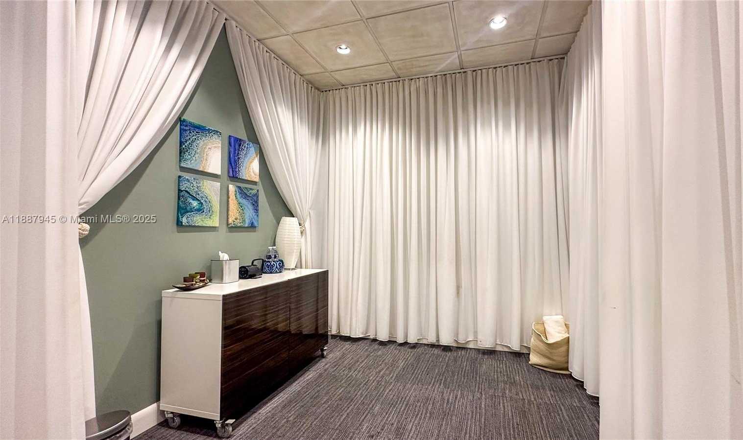 Small Image of 3801 COLLINS AVE #1502, Miami Beach Number 39