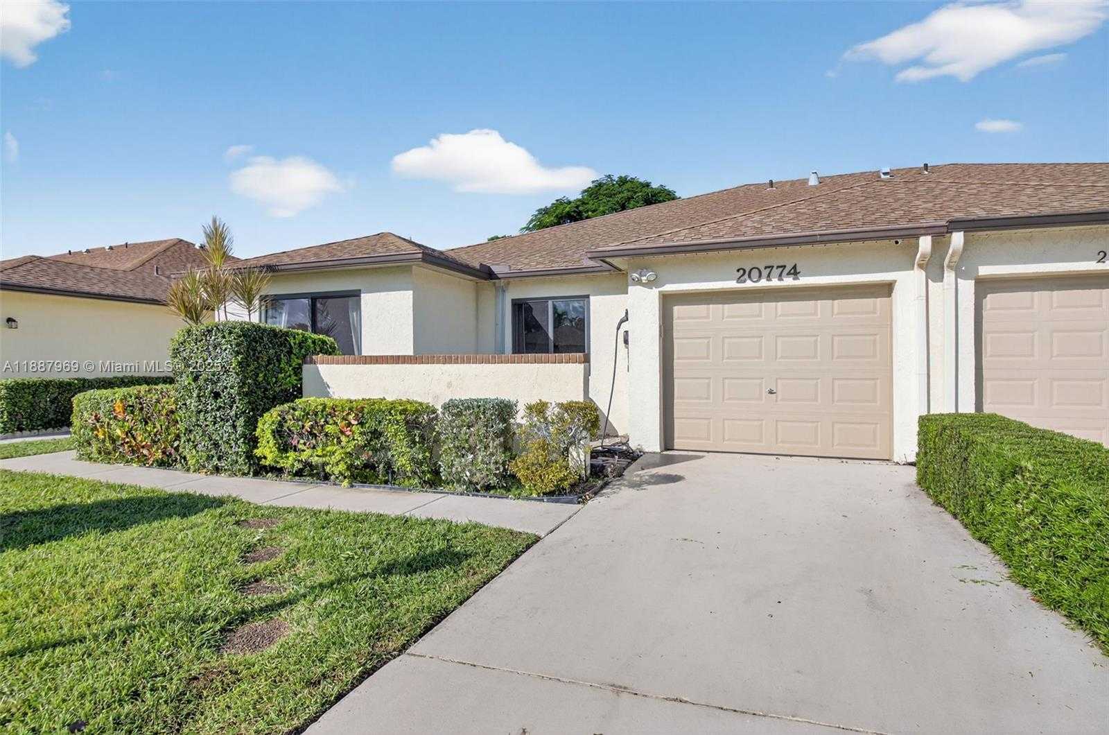 Small Image of 20774 CONCORD GREEN DR W, Boca Raton Number 2