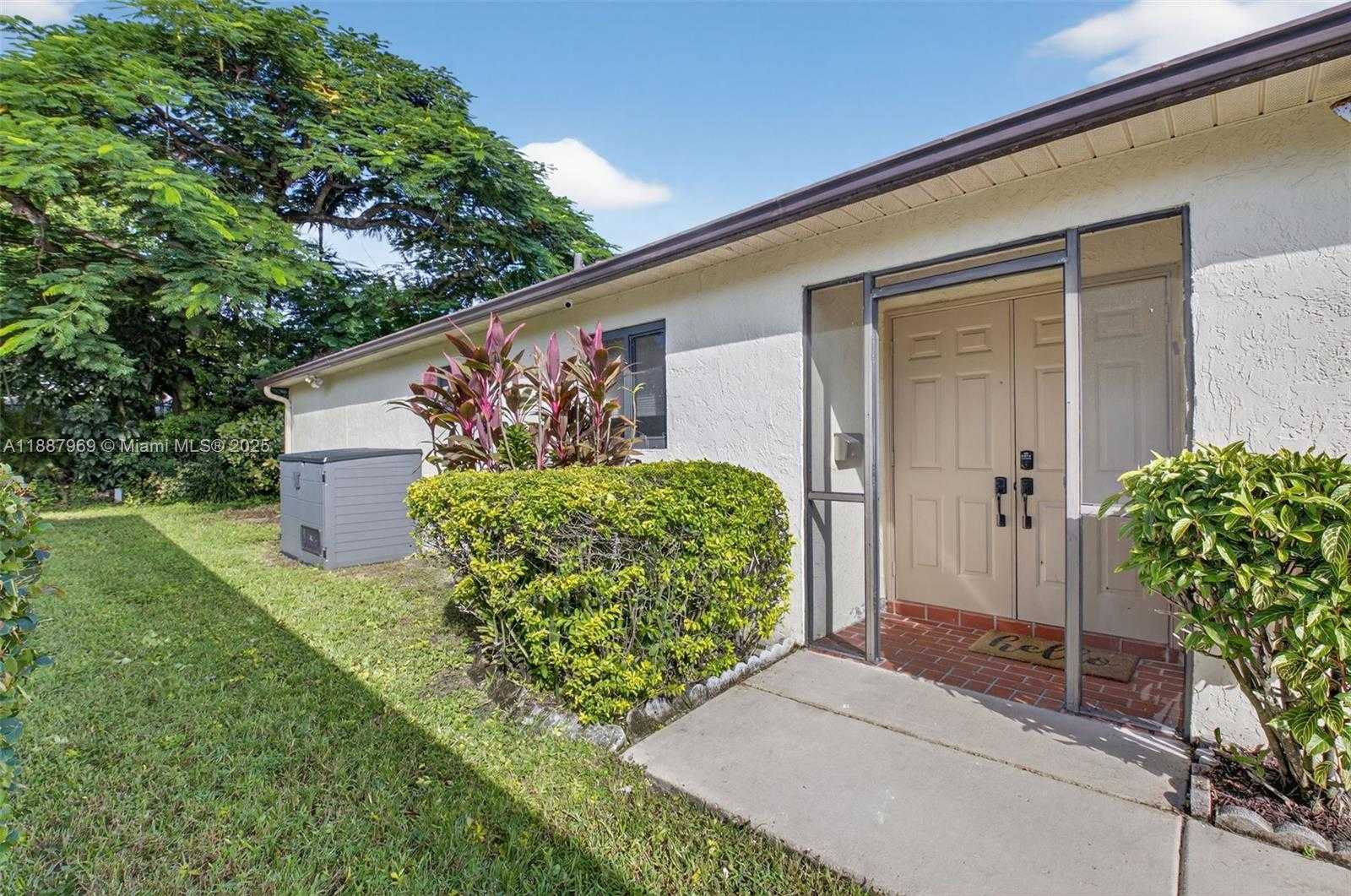 Small Image of 20774 CONCORD GREEN DR W, Boca Raton Number 4