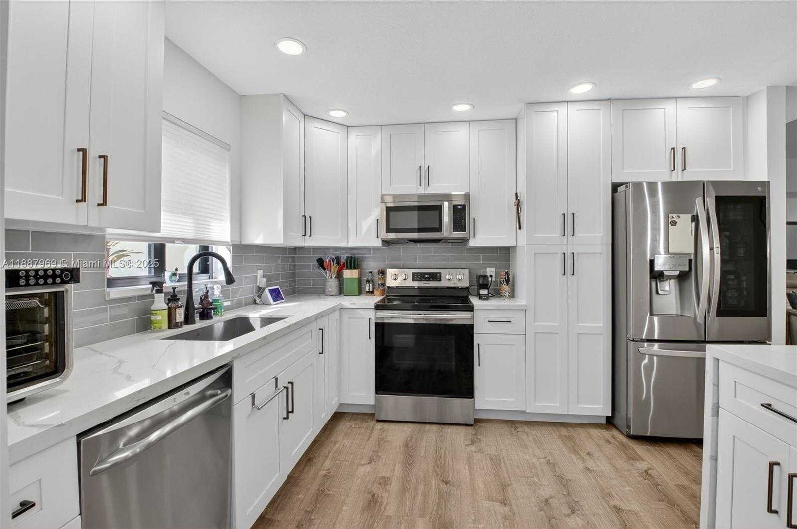 Small Image of 20774 CONCORD GREEN DR W, Boca Raton Number 7