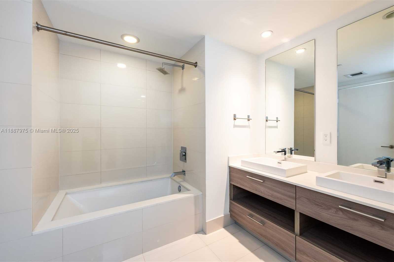 Small Image of 1300 SOUTH MIAMI AVE #1003, Miami Number 16