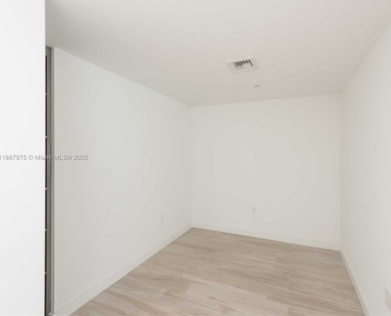 Small Image of 1300 SOUTH MIAMI AVE #1003, Miami Number 9
