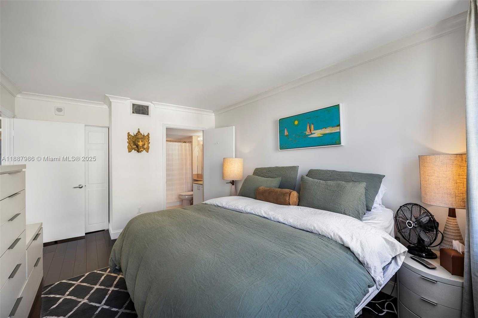 Small Image of 90 ALTON RD #811, Miami Beach Number 12