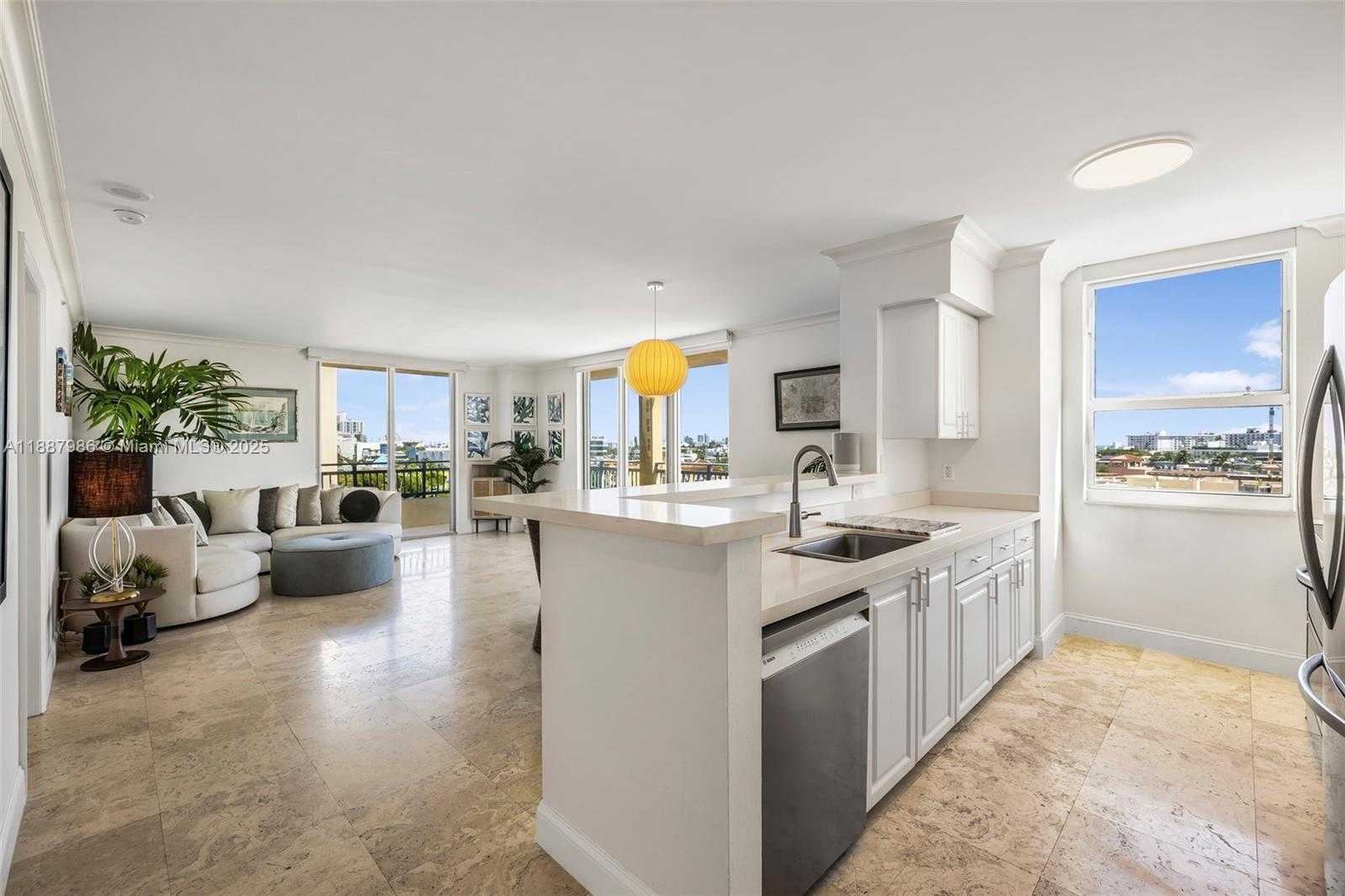 Small Image of 90 ALTON RD #811, Miami Beach Number 4