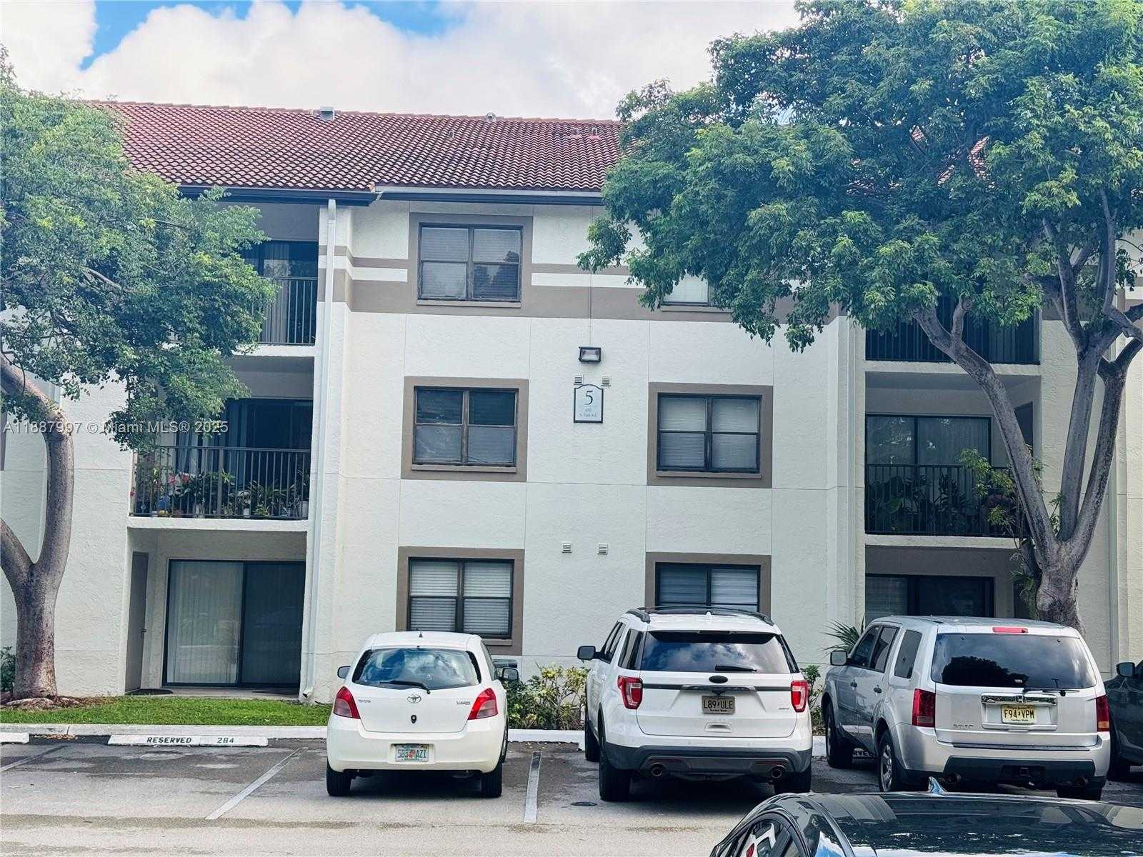 Small Image of 650 SOUTH PARK RD #26-5, Hollywood Number 2