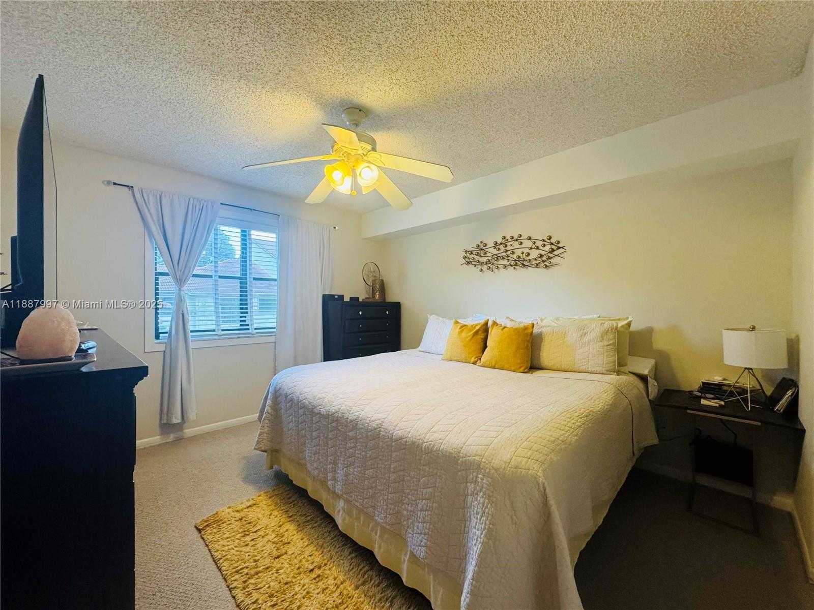 Small Image of 650 SOUTH PARK RD #26-5, Hollywood Number 6