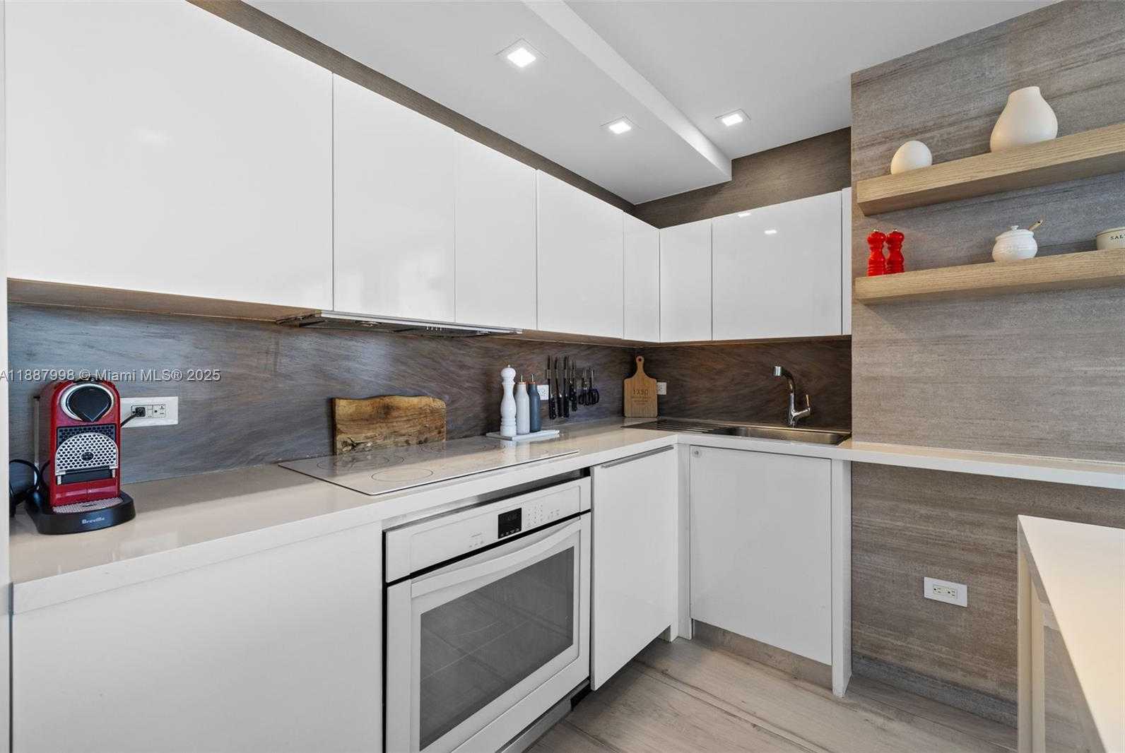 Small Image of 1330 WEST AVE #3407, Miami Beach Number 12