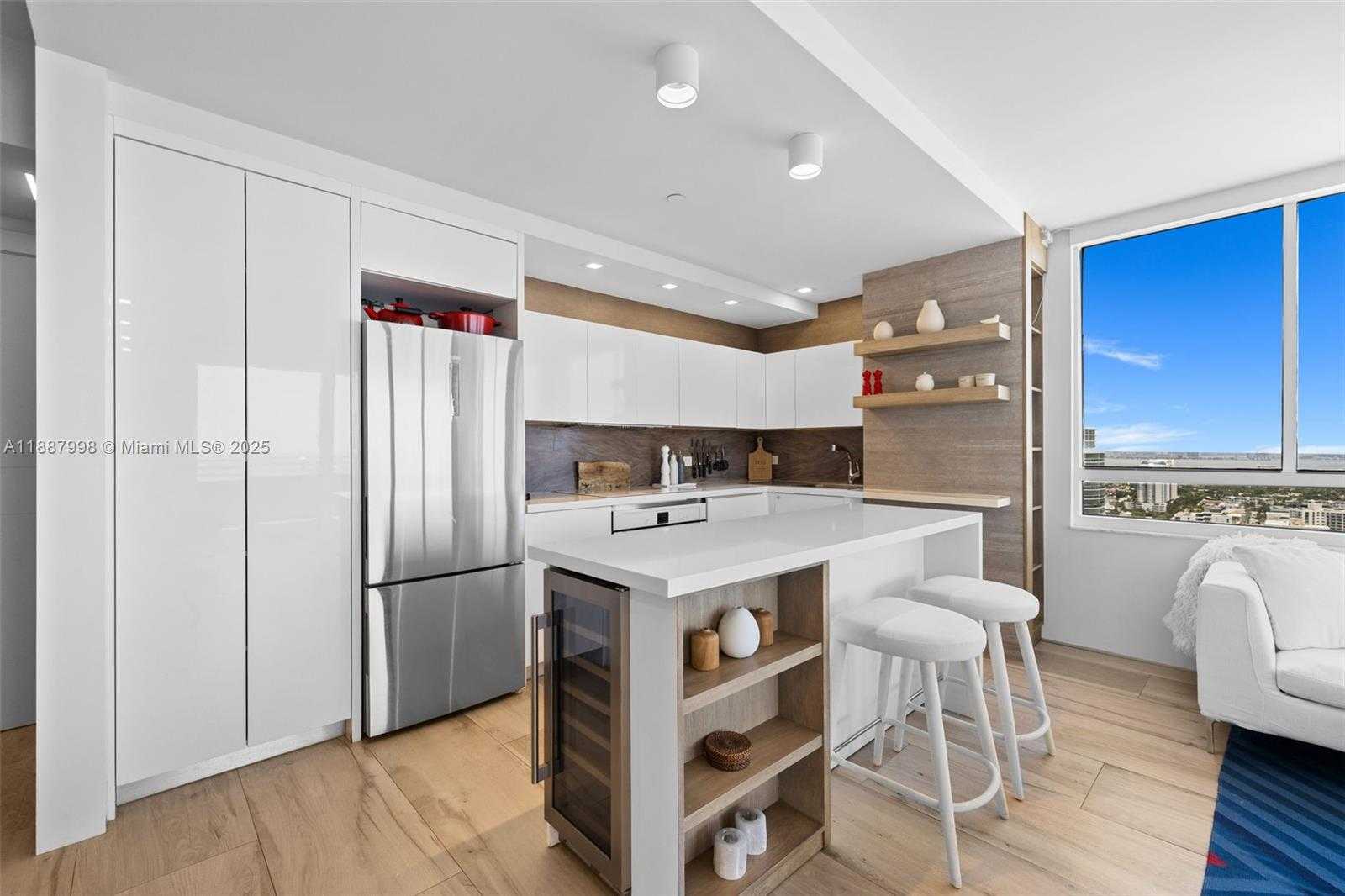 Small Image of 1330 WEST AVE #3407, Miami Beach Number 13