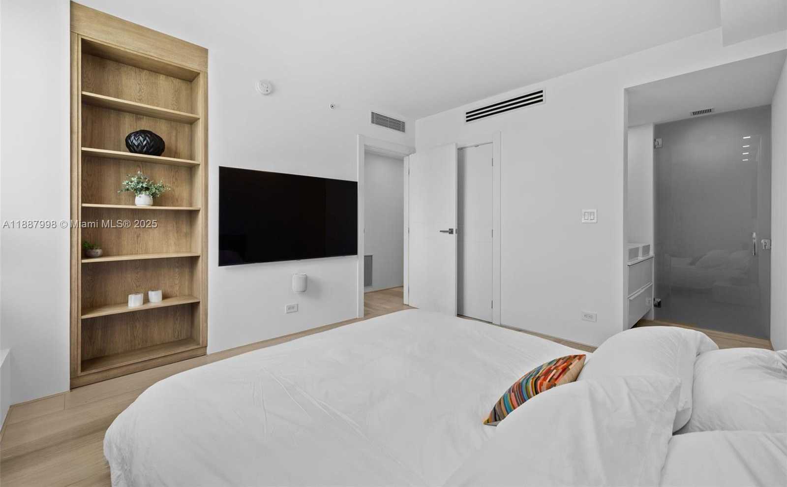 Small Image of 1330 WEST AVE #3407, Miami Beach Number 21