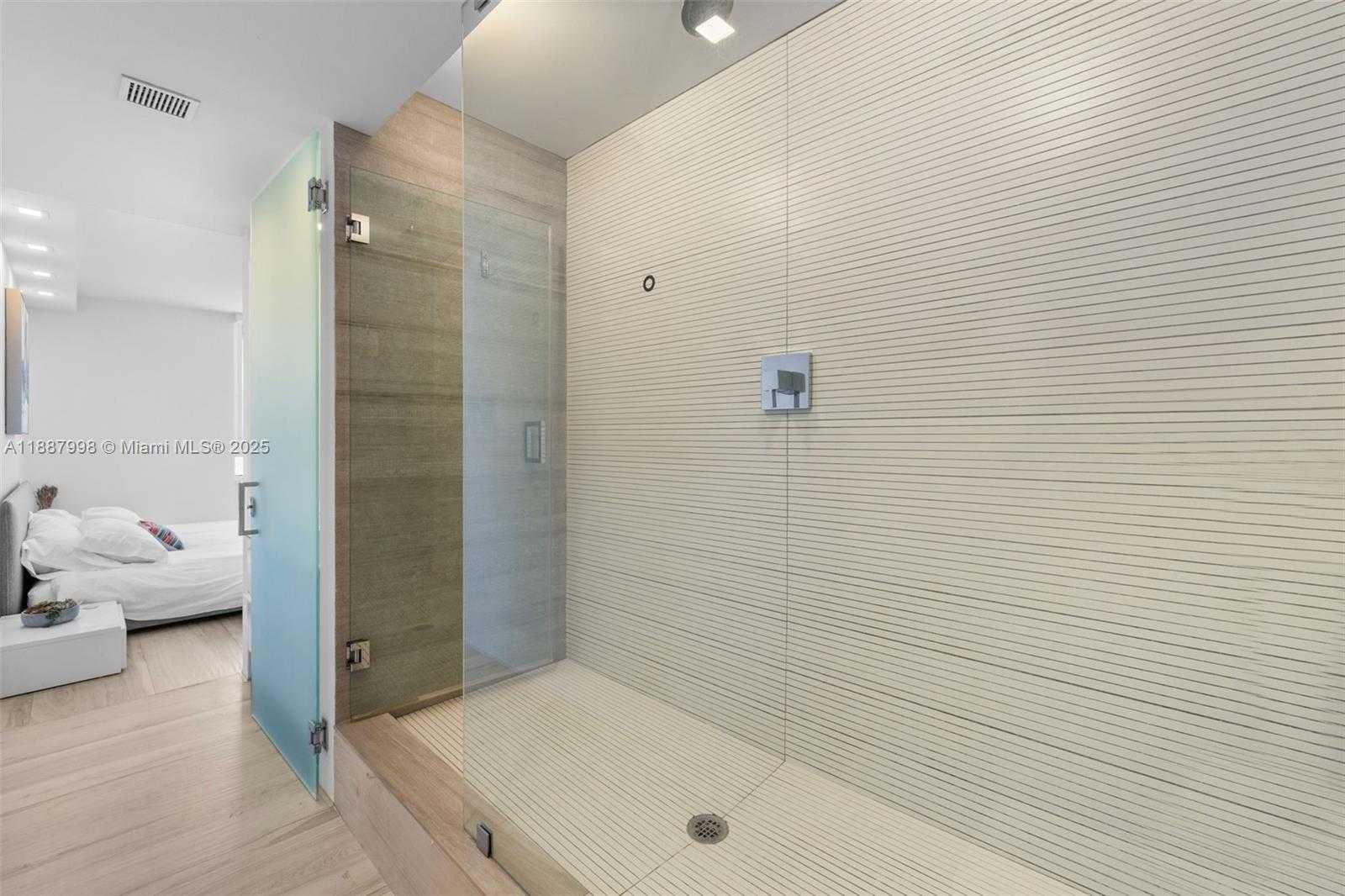 Small Image of 1330 WEST AVE #3407, Miami Beach Number 26