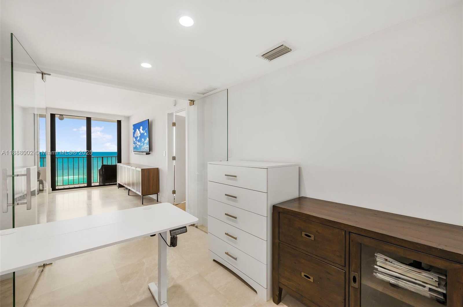 Small Image of 2625 COLLINS AVE #907, Miami Beach Number 14