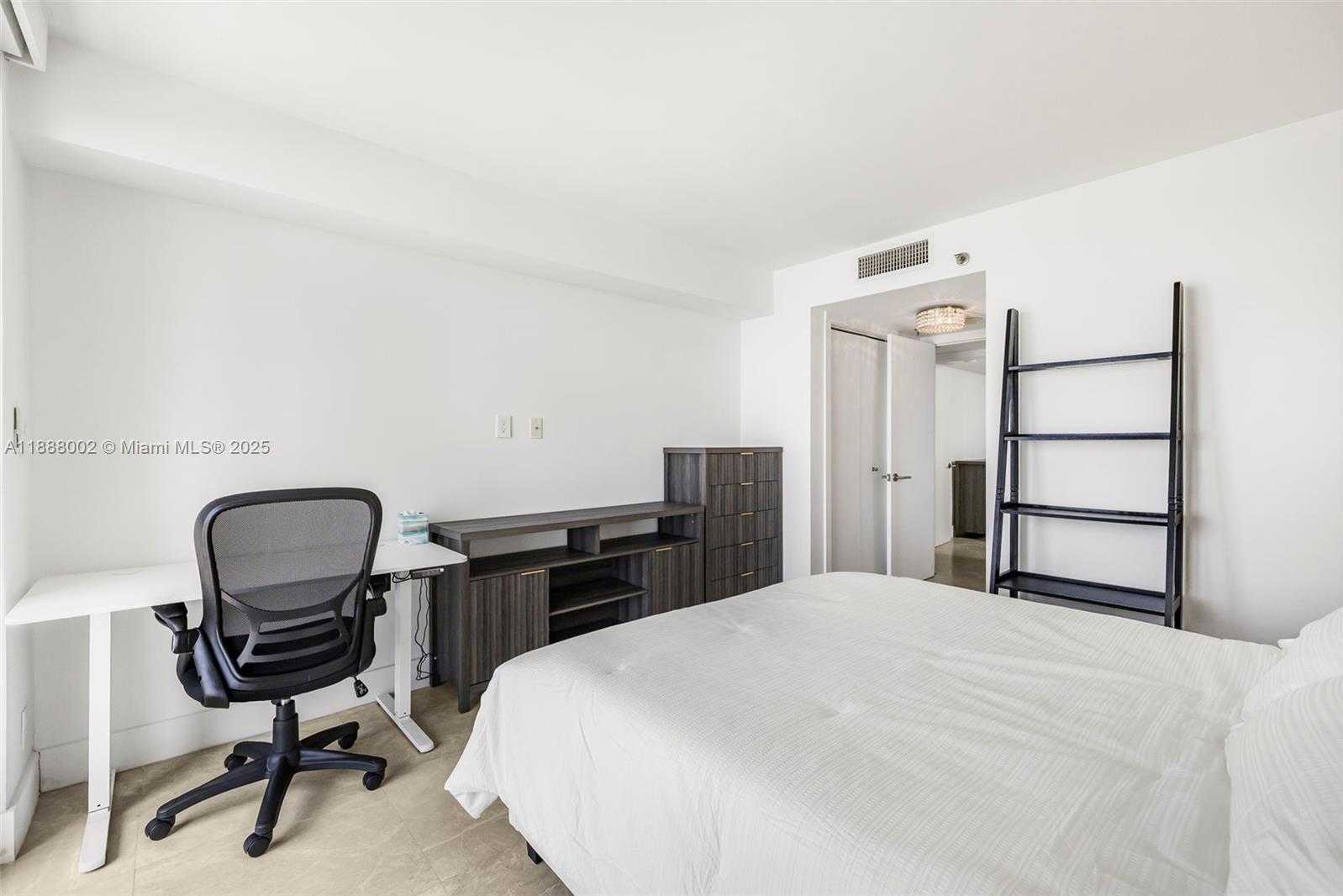 Small Image of 2625 COLLINS AVE #907, Miami Beach Number 18