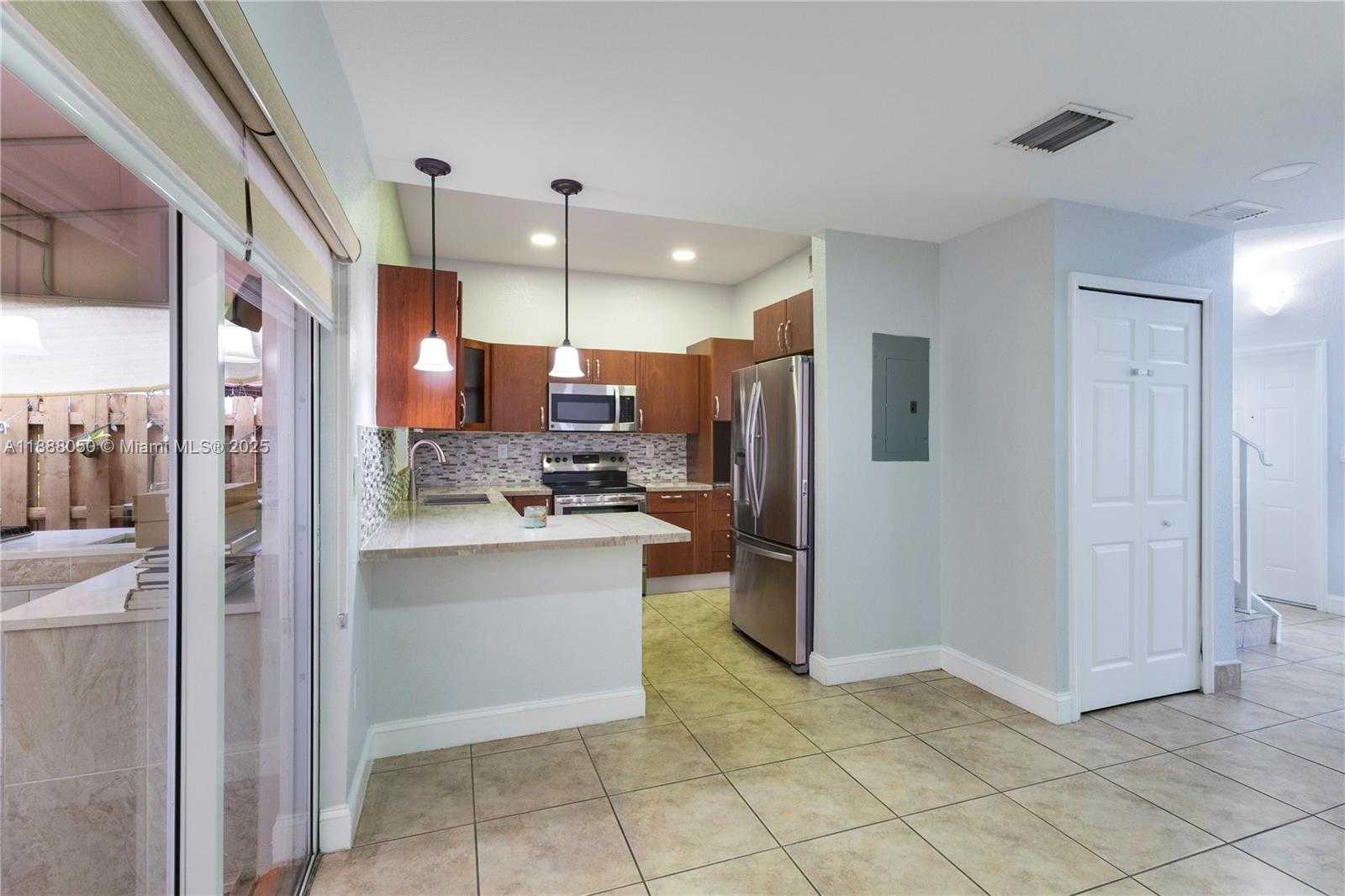 Small Image of 18038 NORTH WEST 74TH CT, Hialeah Number 10