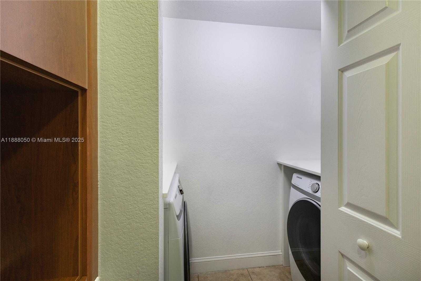 Small Image of 18038 NORTH WEST 74TH CT, Hialeah Number 12