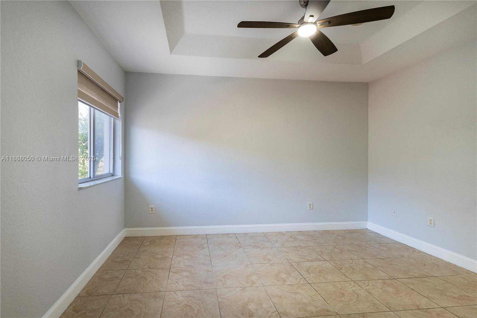 Small Image of 18038 NORTH WEST 74TH CT, Hialeah Number 17