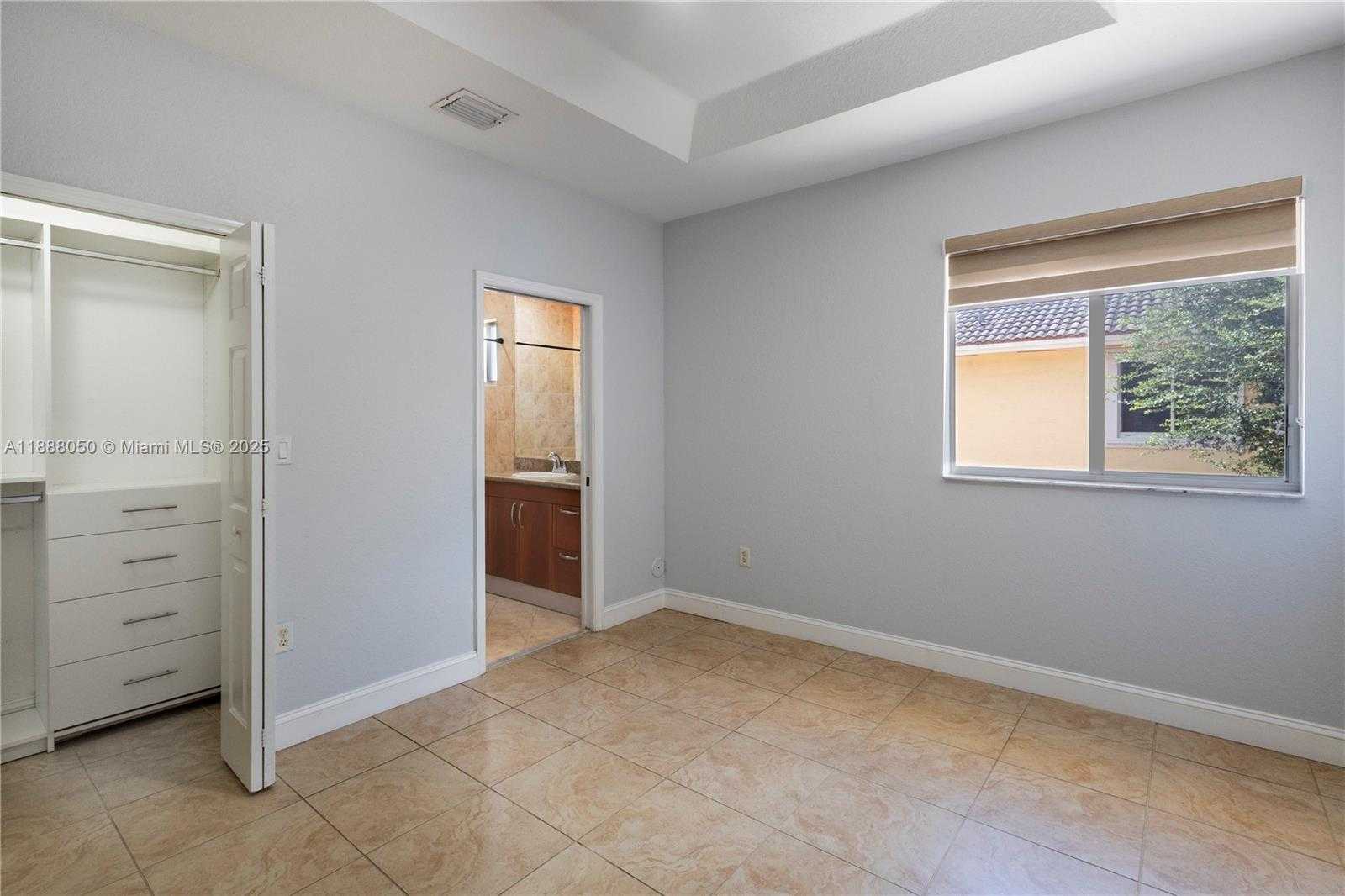 Small Image of 18038 NORTH WEST 74TH CT, Hialeah Number 19